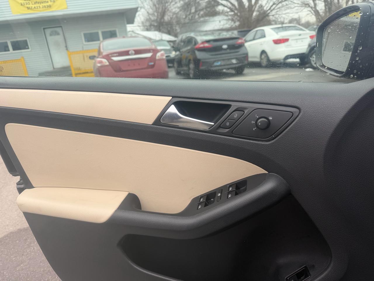 Volkswagen Jetta SE 2011