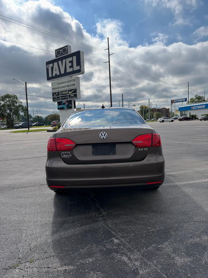 Volkswagen JETTA SE  2011