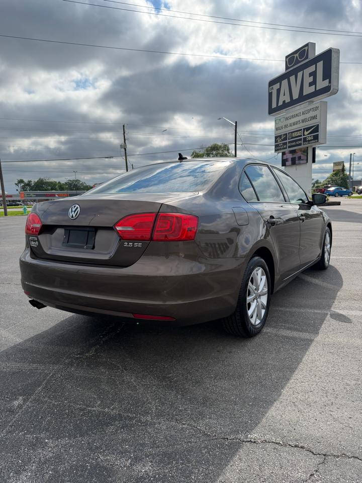 Volkswagen JETTA SE  2011