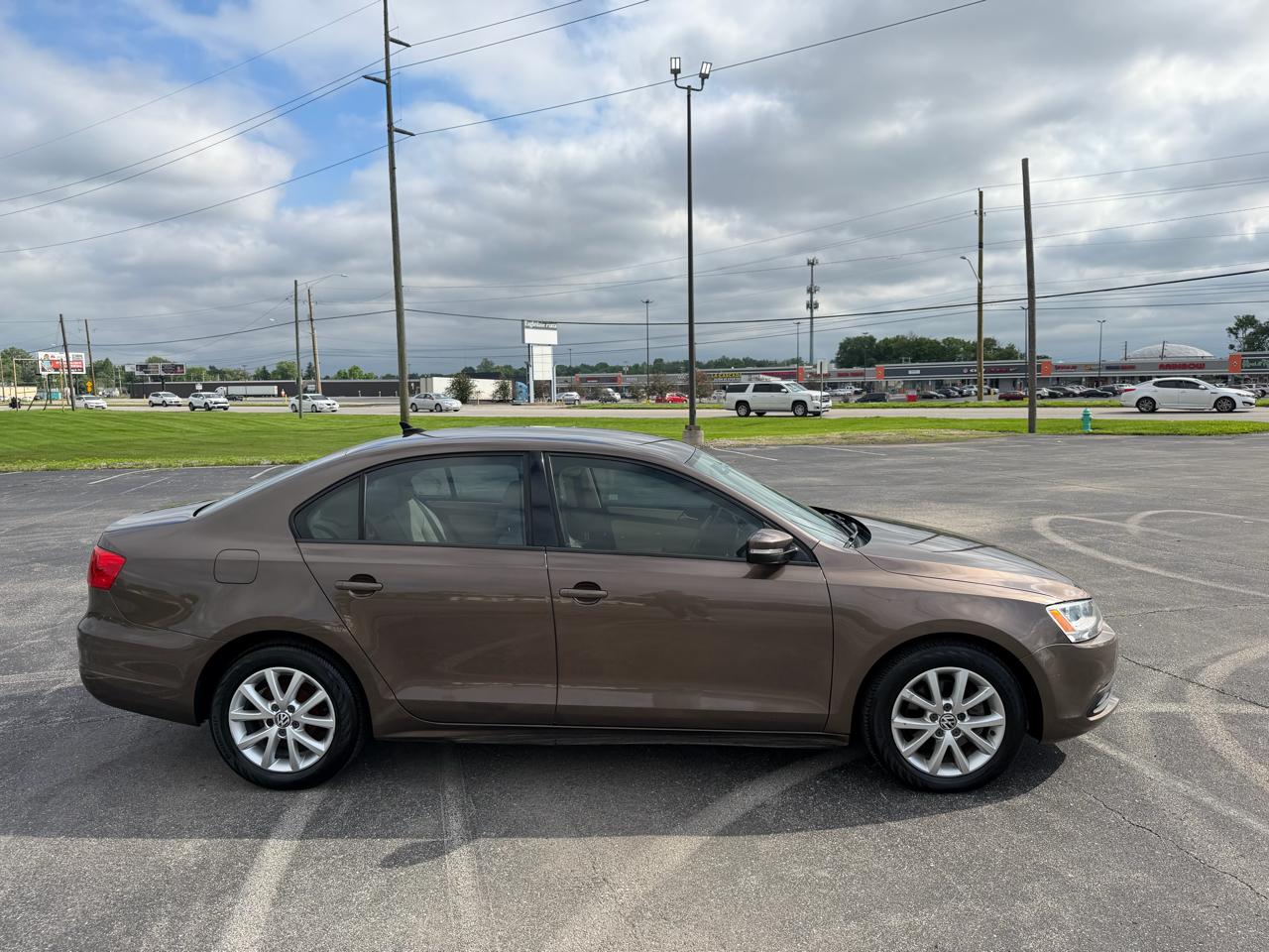 Volkswagen JETTA SE  2011