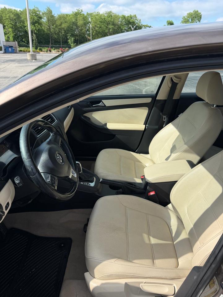 Volkswagen JETTA SE  2011