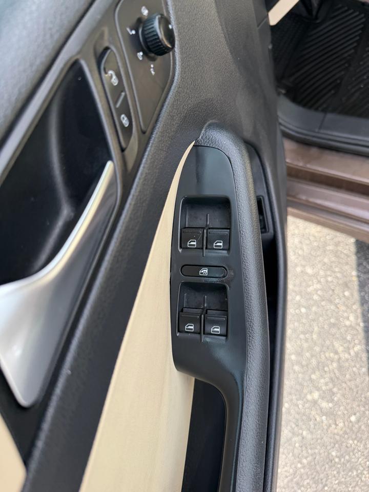 Volkswagen JETTA SE  2011