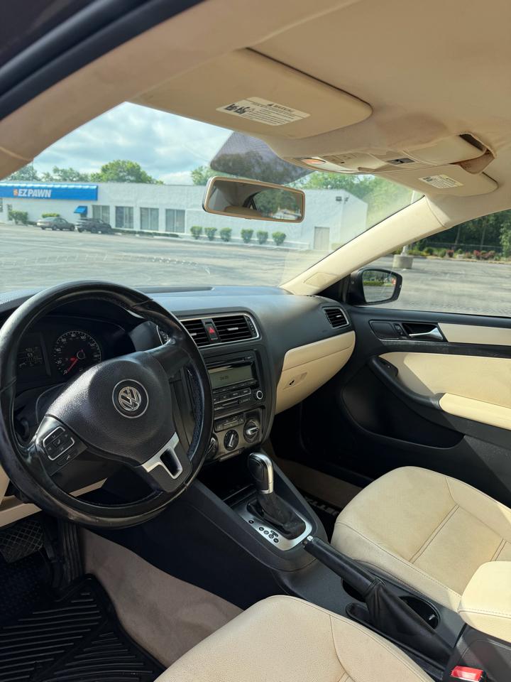 Volkswagen JETTA SE  2011