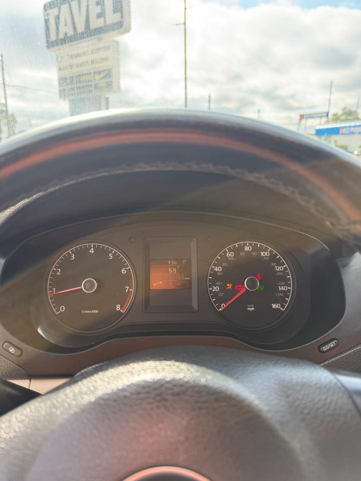Volkswagen JETTA SE  2011