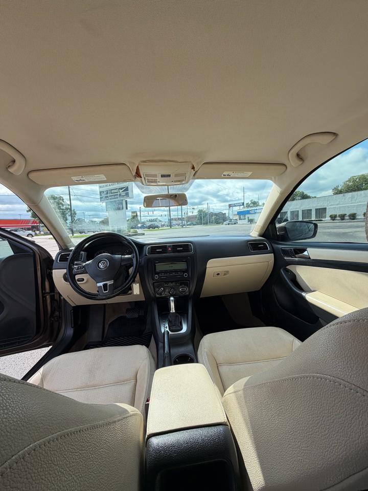 Volkswagen JETTA SE  2011