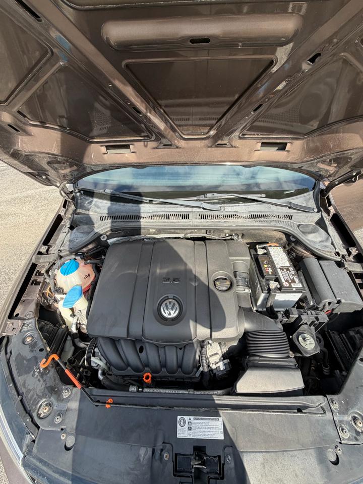 Volkswagen JETTA SE  2011