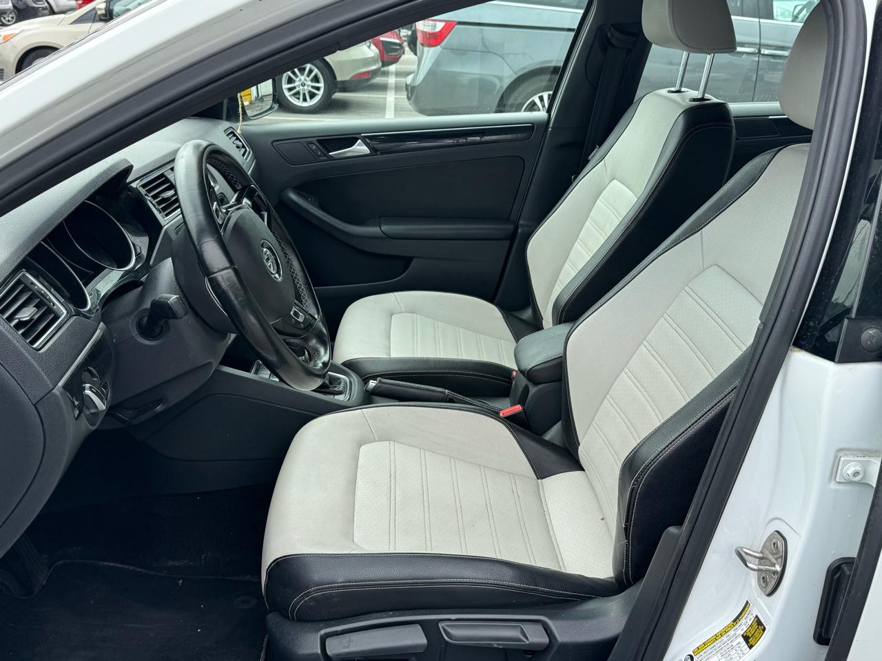 Volkswagen Jetta SE 6A 2015