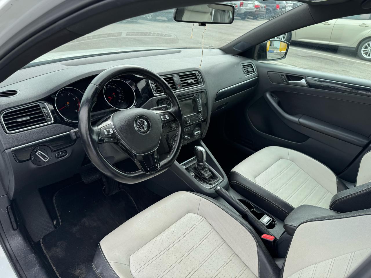 Volkswagen Jetta SE 6A 2015