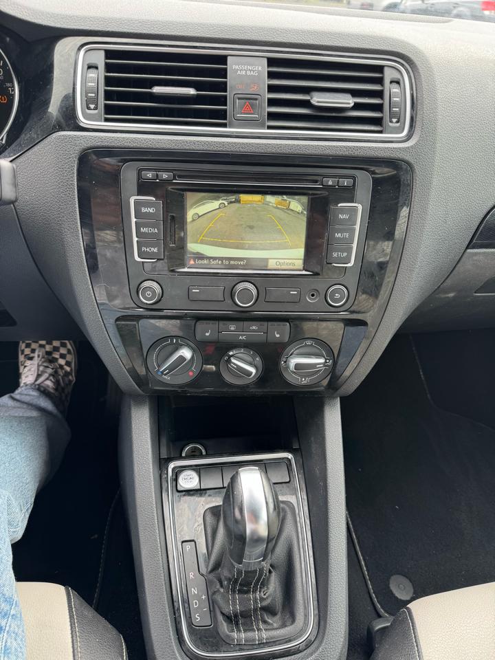 Volkswagen Jetta SE 6A 2015