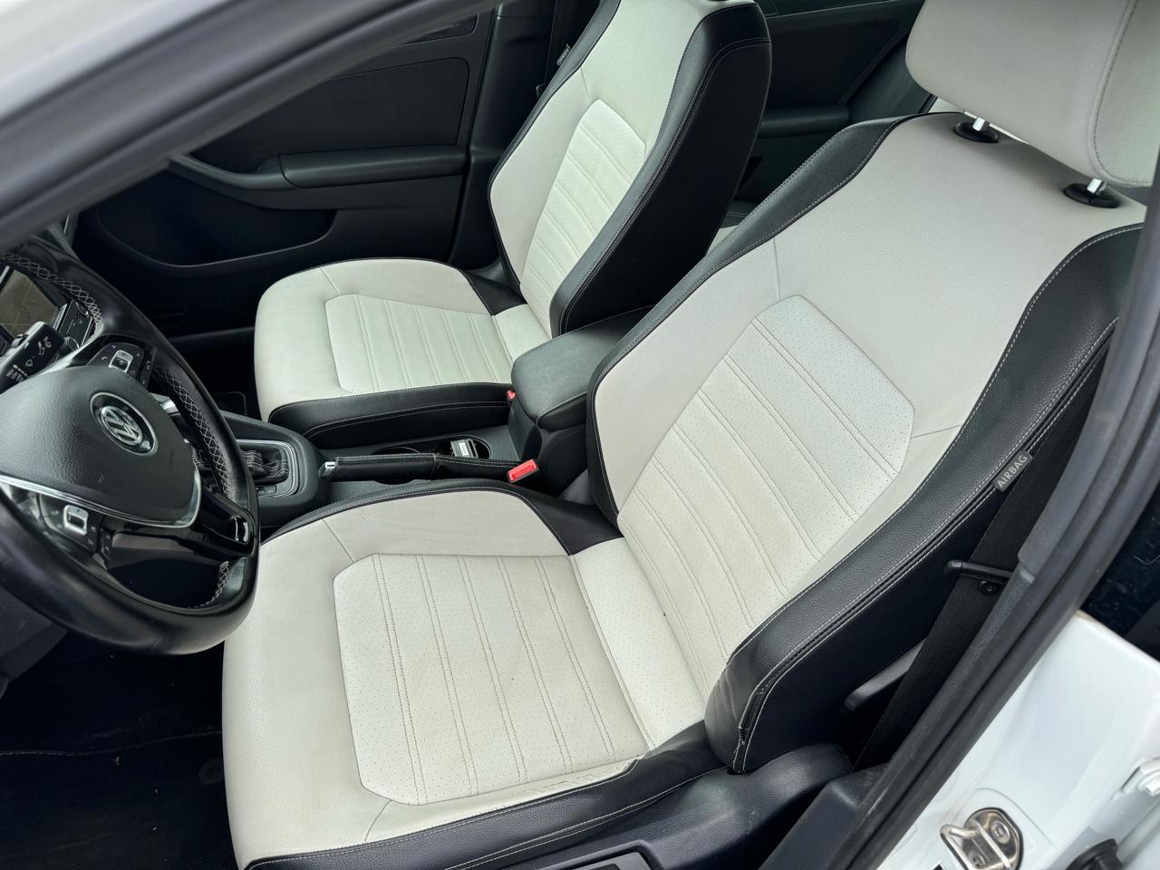 Volkswagen Jetta SE 6A 2015