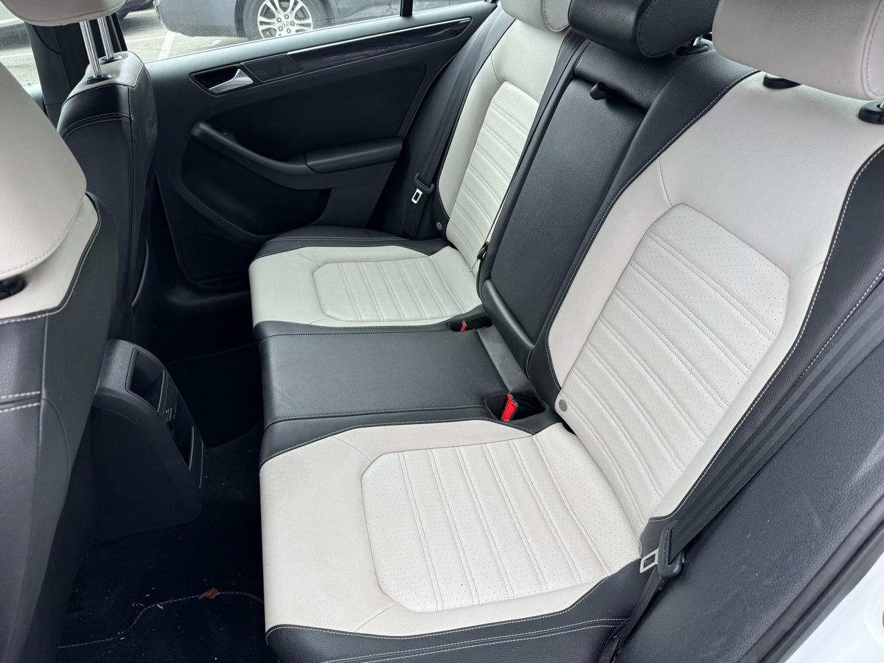 Volkswagen Jetta SE 6A 2015