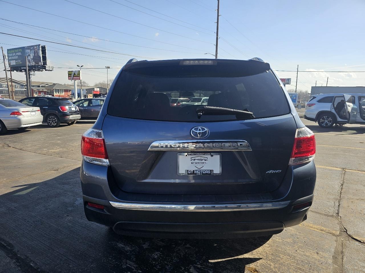 Toyota Highlander 4WD 4dr V6 (Natl) 2013