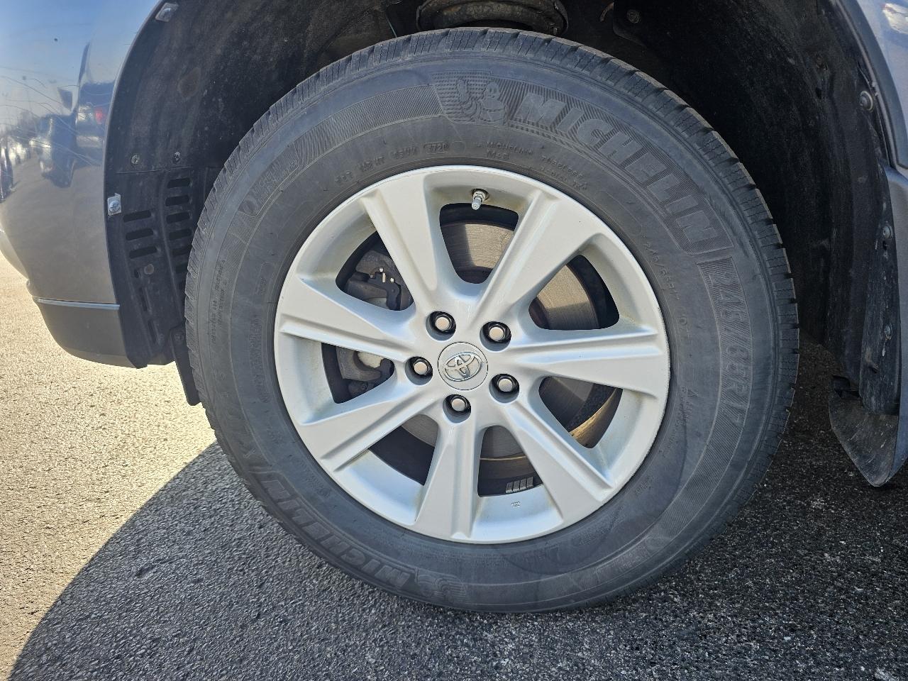 Toyota Highlander 4WD 4dr V6 (Natl) 2013