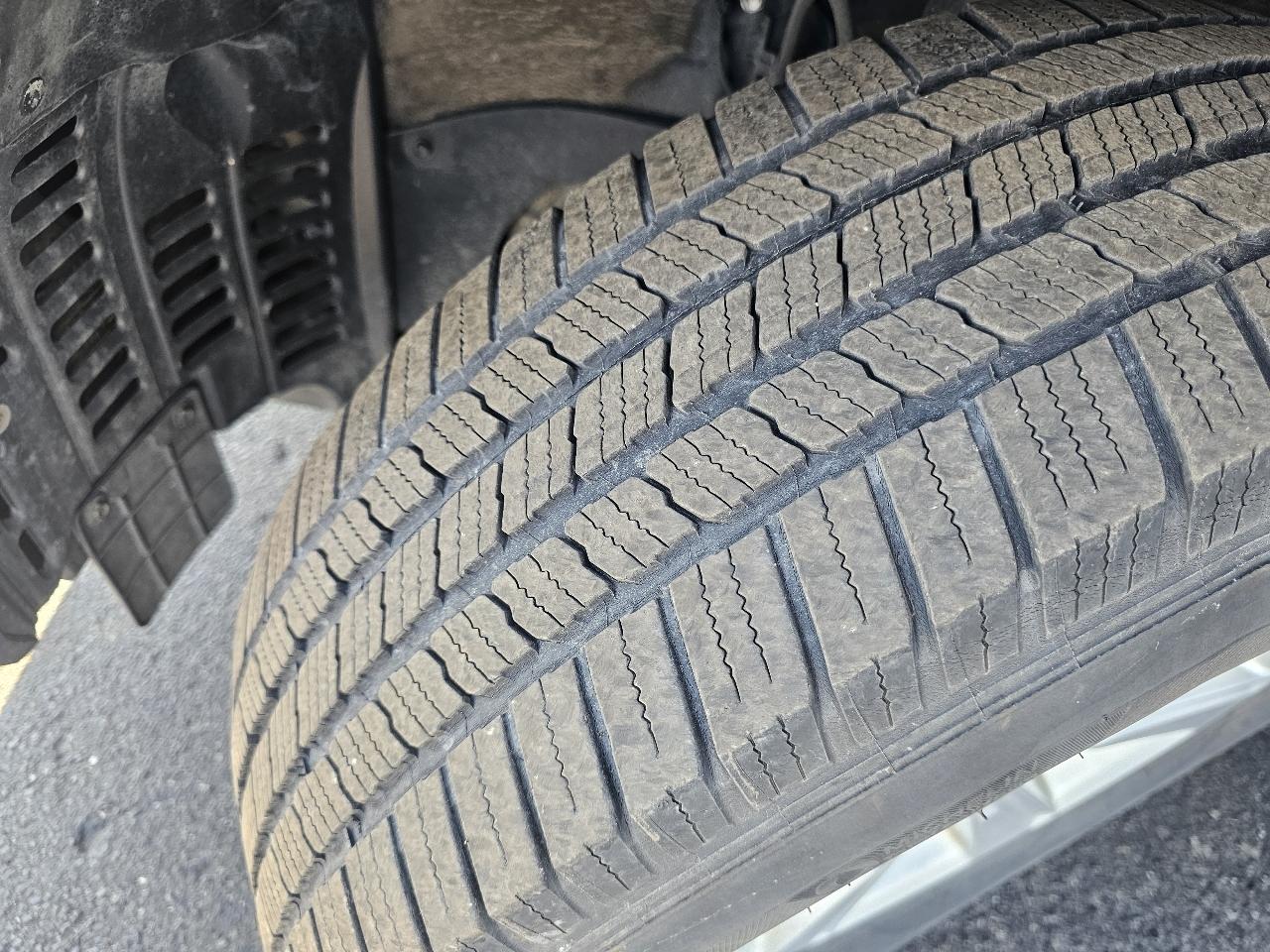 Toyota Highlander 4WD 4dr V6 (Natl) 2013