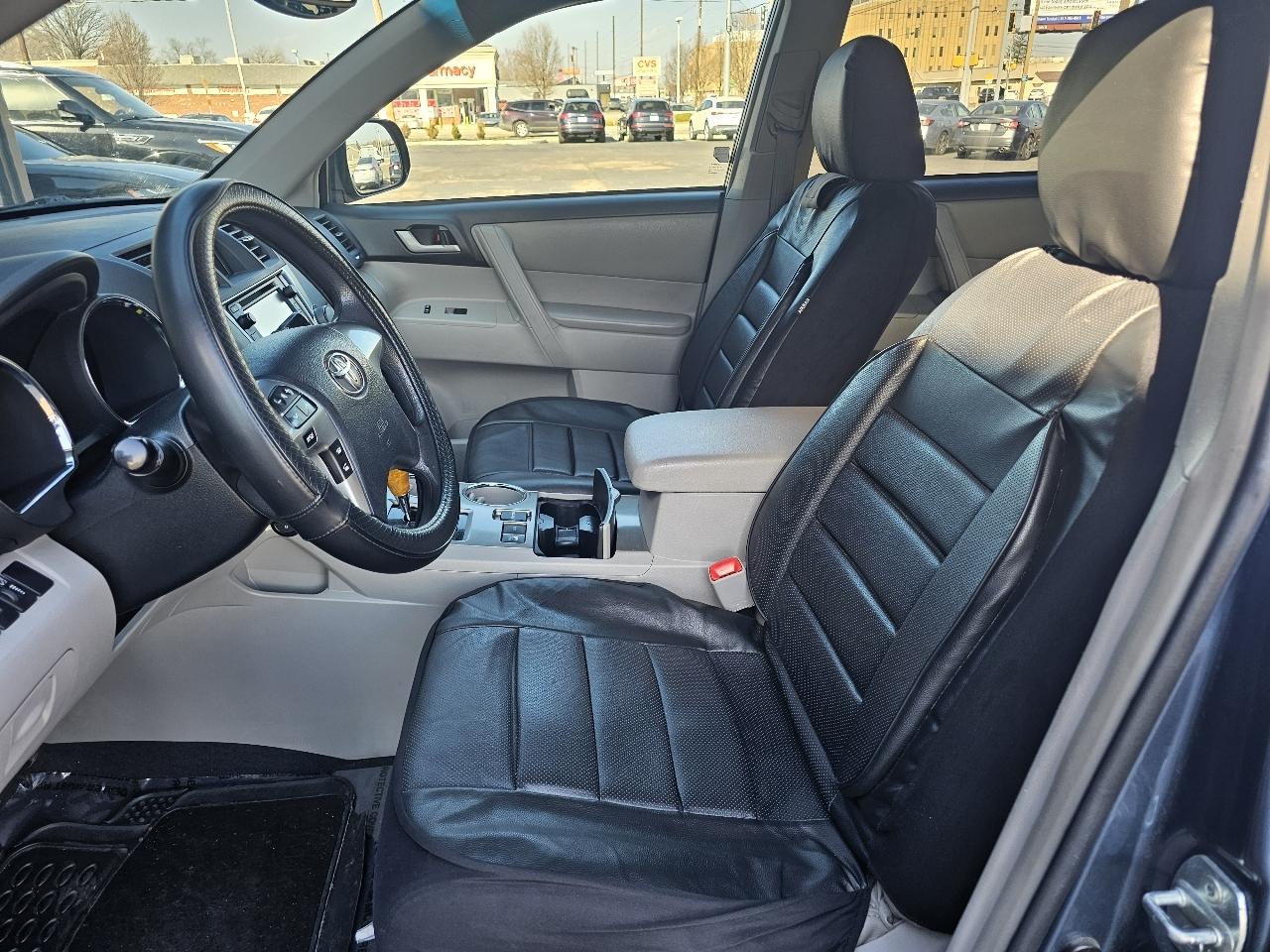 Toyota Highlander 4WD 4dr V6 (Natl) 2013