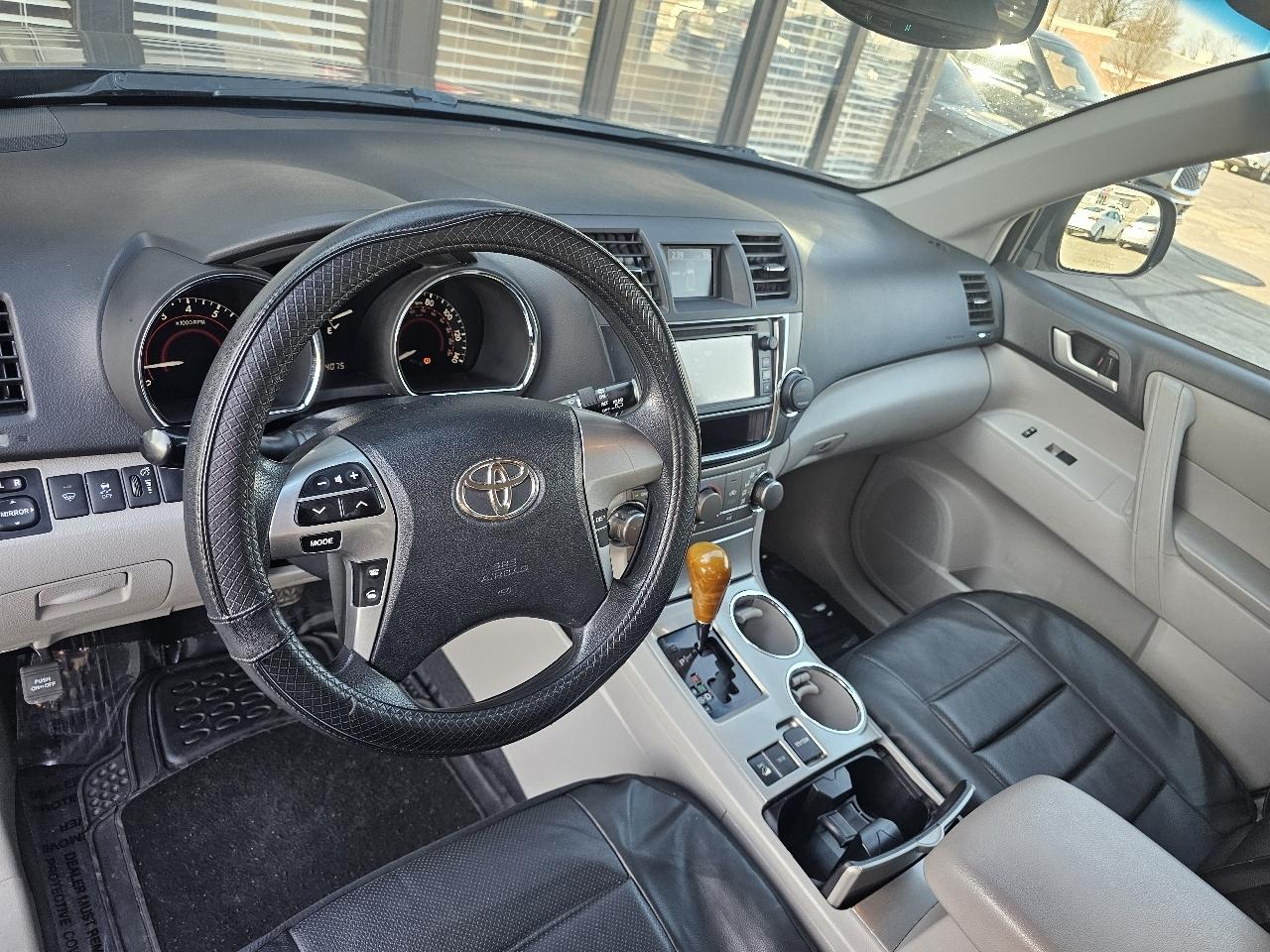 Toyota Highlander 4WD 4dr V6 (Natl) 2013