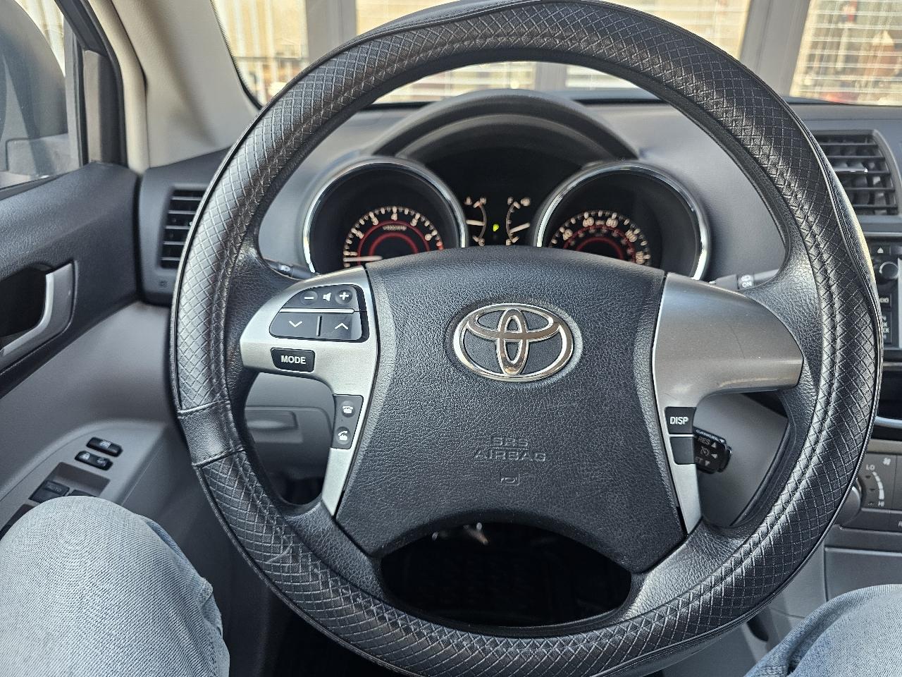 Toyota Highlander 4WD 4dr V6 (Natl) 2013