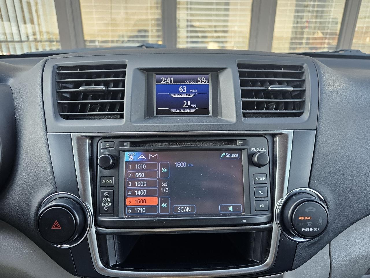 Toyota Highlander 4WD 4dr V6 (Natl) 2013