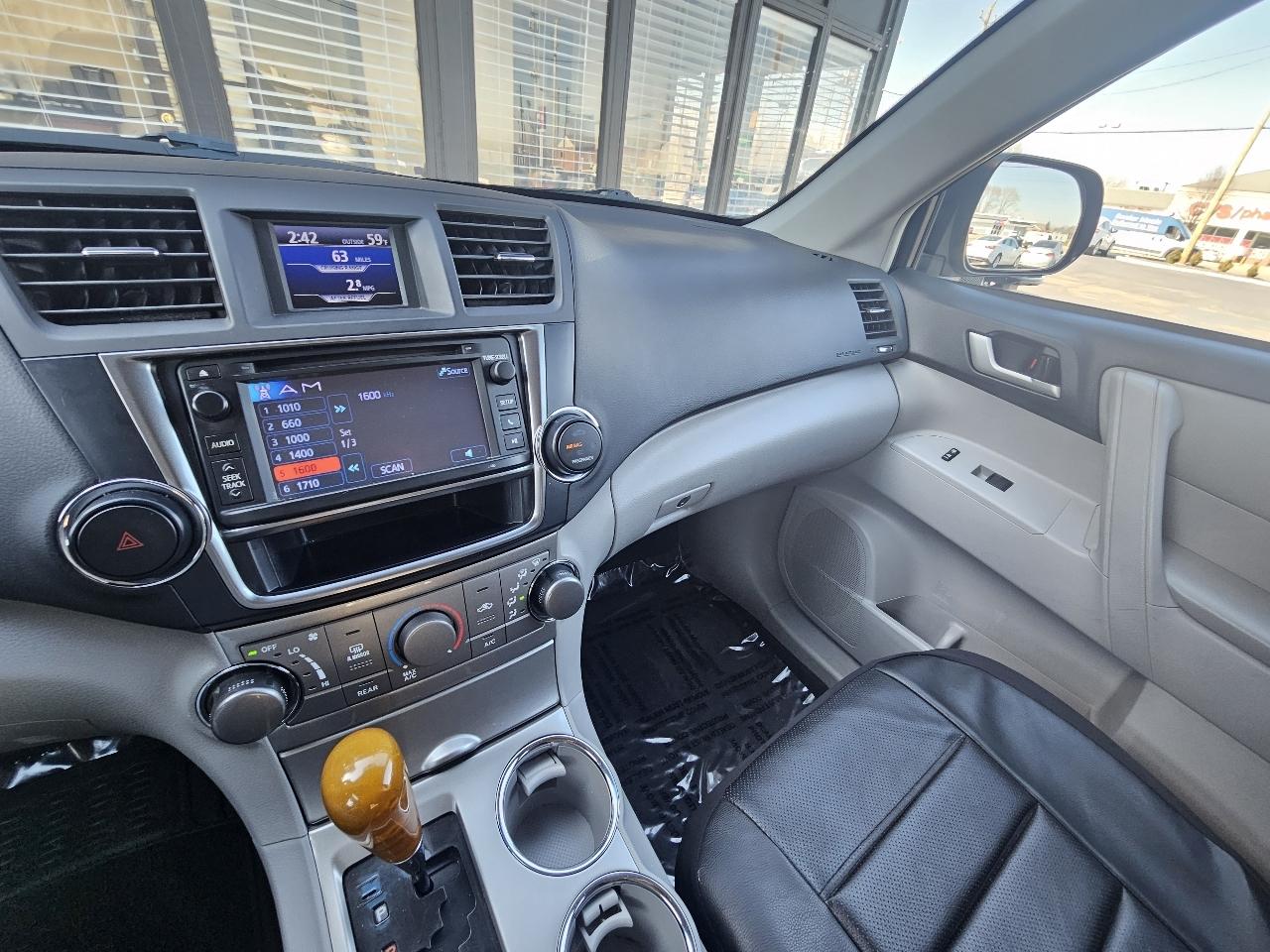 Toyota Highlander 4WD 4dr V6 (Natl) 2013