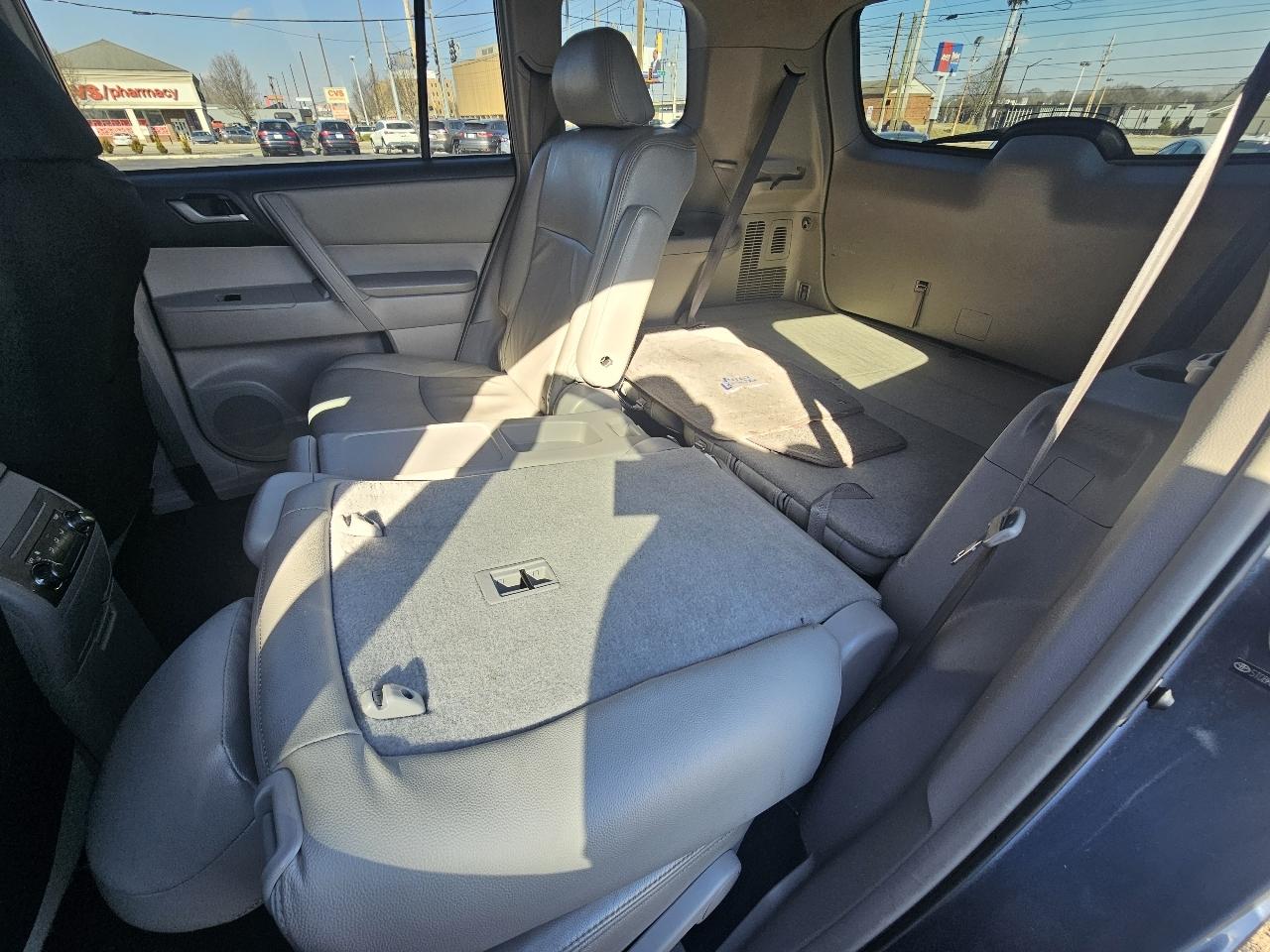 Toyota Highlander 4WD 4dr V6 (Natl) 2013