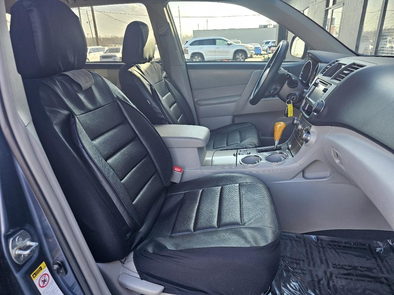 Toyota Highlander 4WD 4dr V6 (Natl) 2013