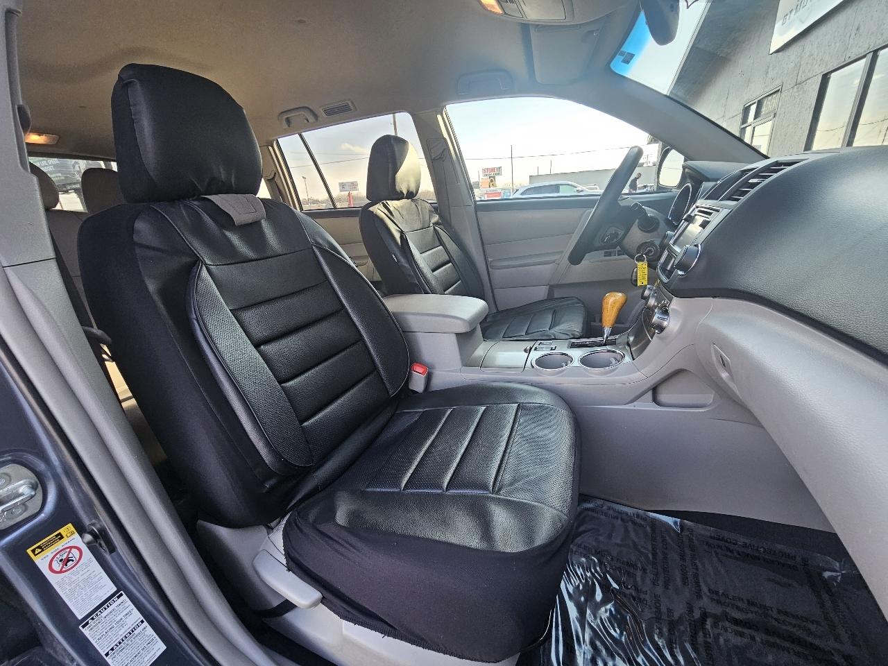 Toyota Highlander 4WD 4dr V6 (Natl) 2013