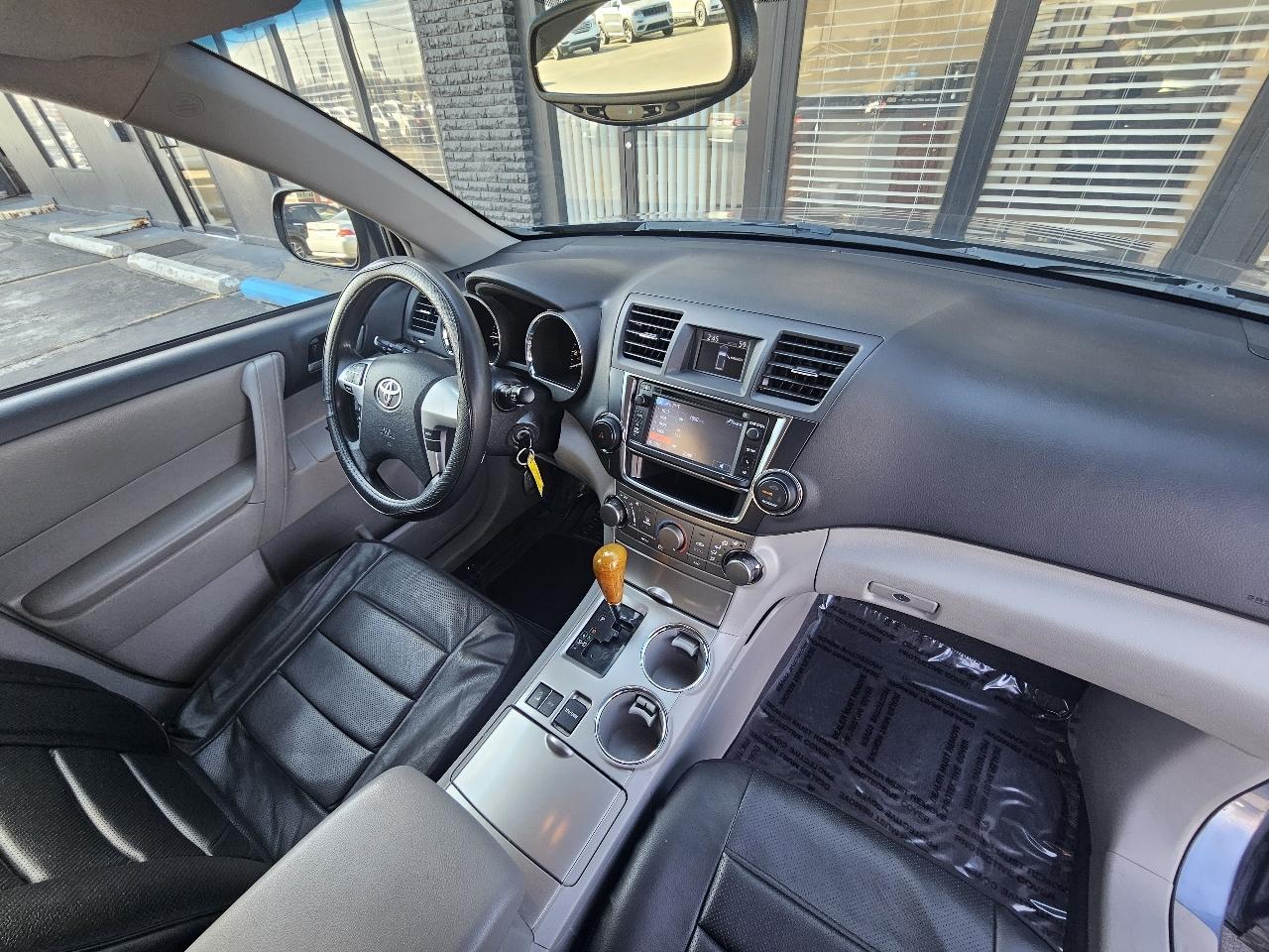 Toyota Highlander 4WD 4dr V6 (Natl) 2013