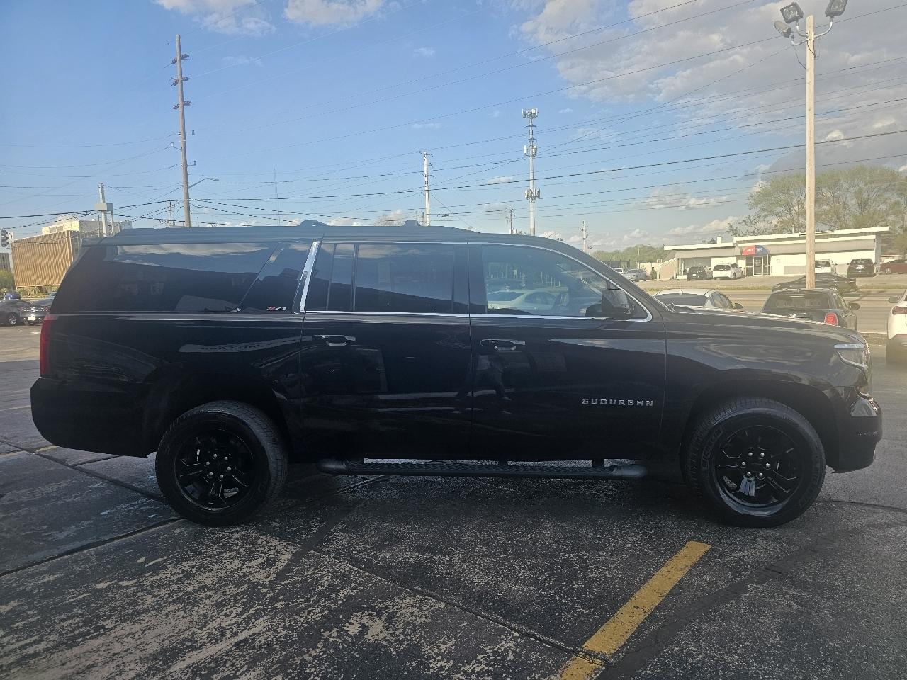 Chevrolet Suburban 4WD 4dr 1500 LT 2019