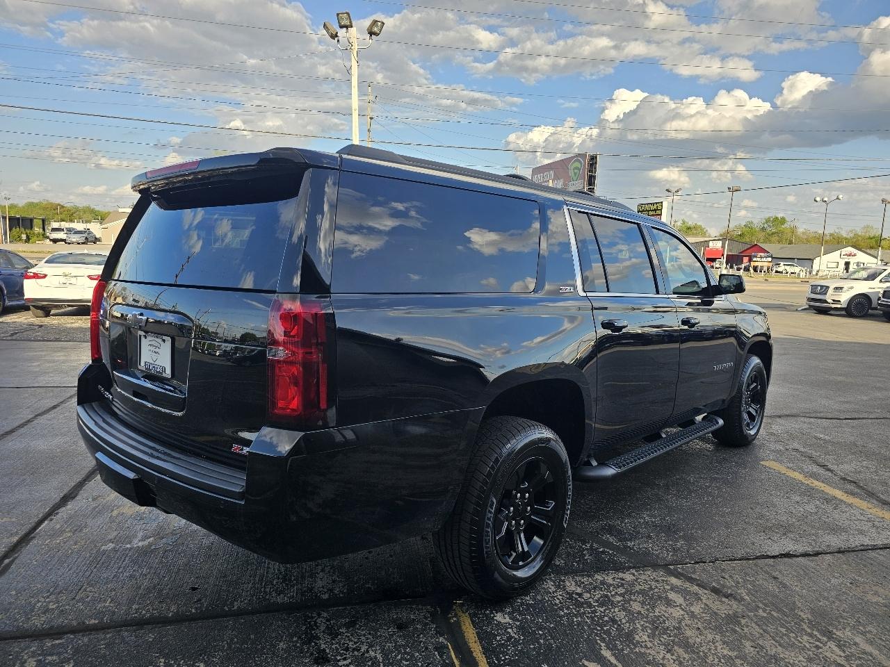 Chevrolet Suburban 4WD 4dr 1500 LT 2019