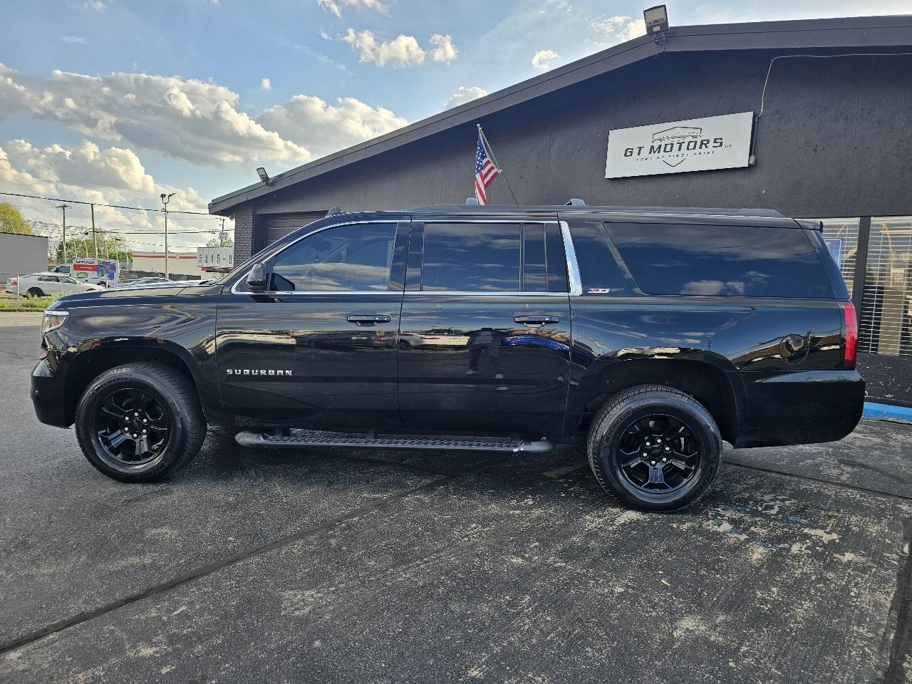 Chevrolet Suburban 4WD 4dr 1500 LT 2019