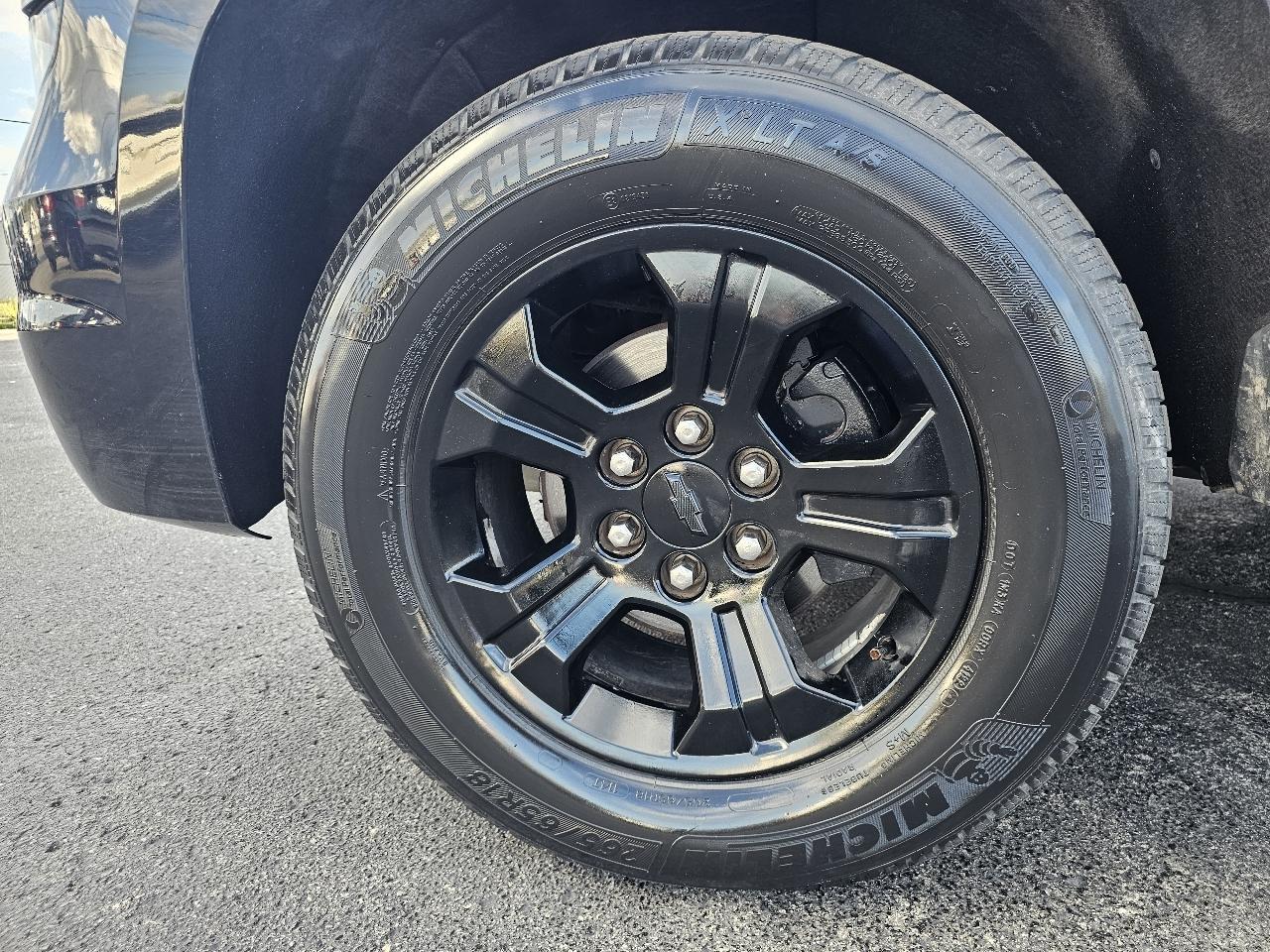 Chevrolet Suburban 4WD 4dr 1500 LT 2019