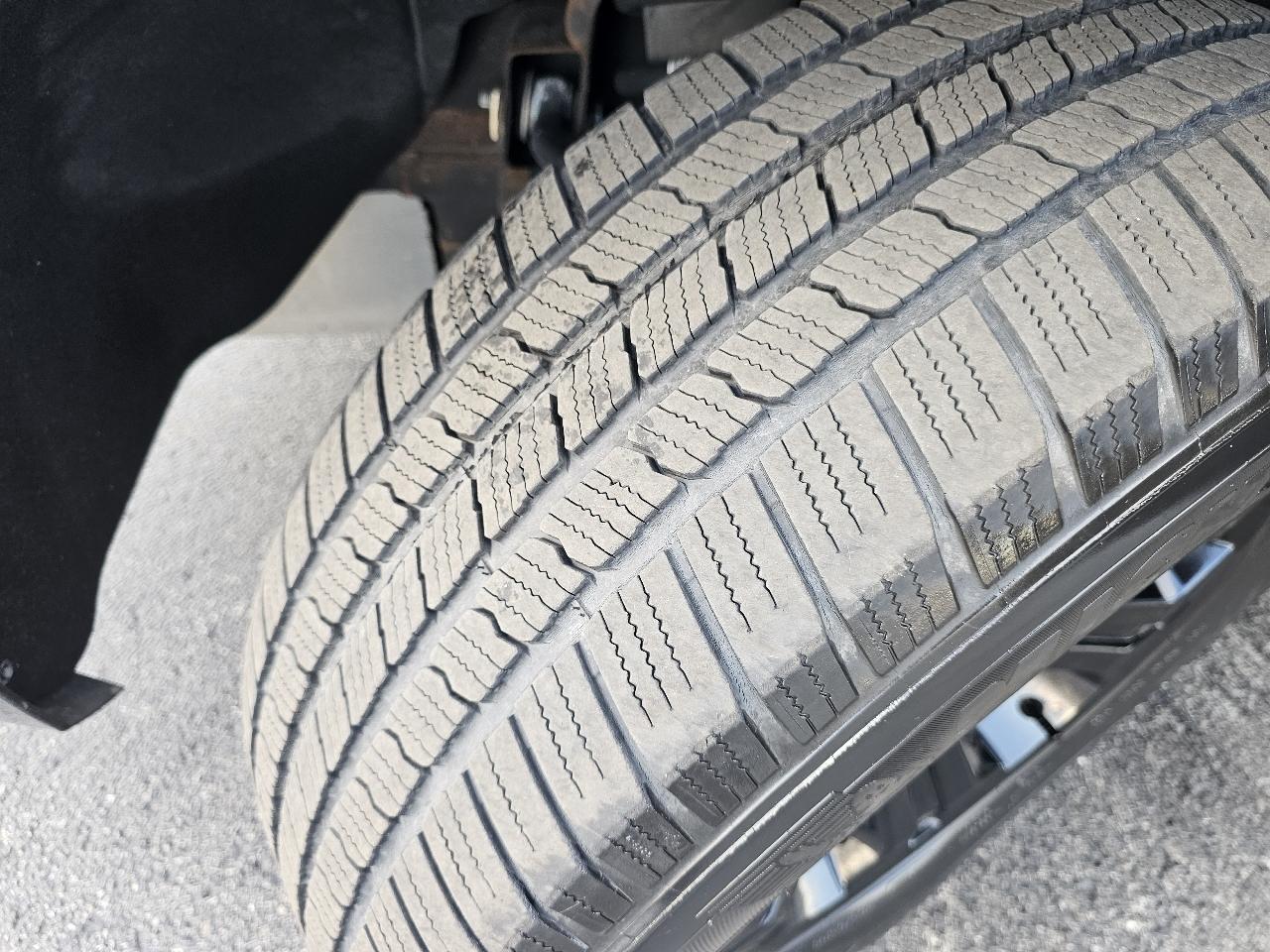 Chevrolet Suburban 4WD 4dr 1500 LT 2019