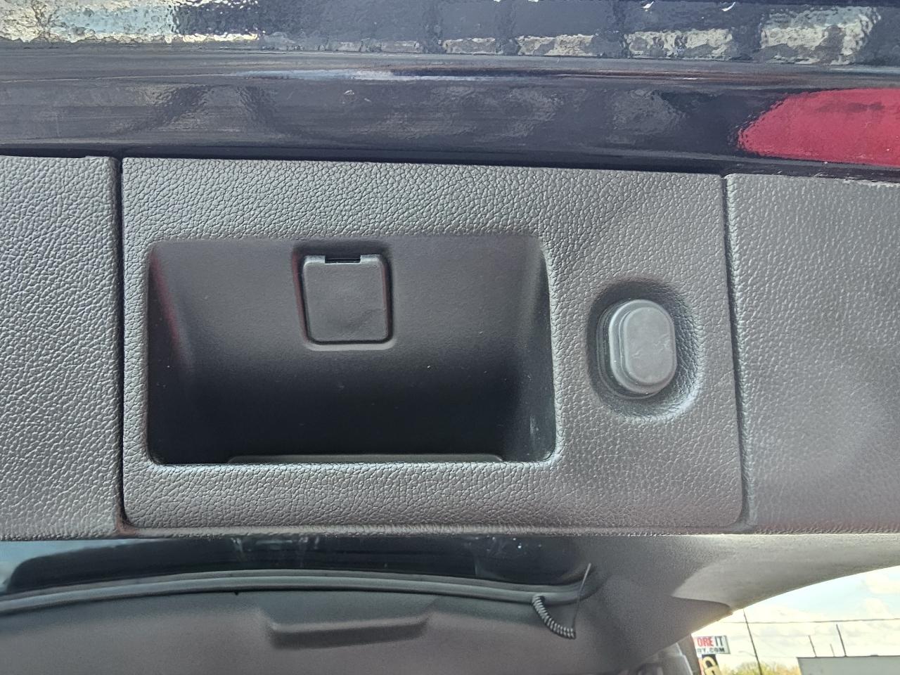 Chevrolet Suburban 4WD 4dr 1500 LT 2019