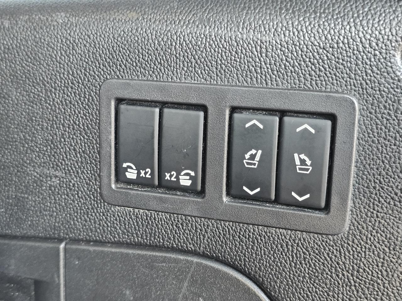 Chevrolet Suburban 4WD 4dr 1500 LT 2019