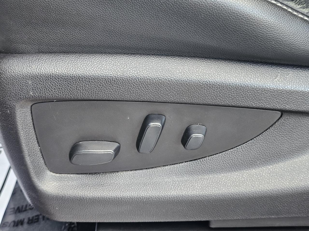 Chevrolet Suburban 4WD 4dr 1500 LT 2019