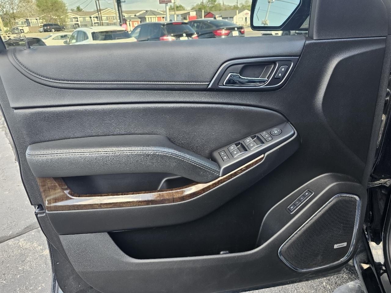 Chevrolet Suburban 4WD 4dr 1500 LT 2019