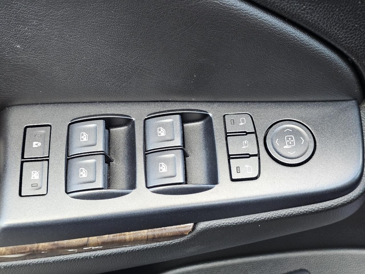 Chevrolet Suburban 4WD 4dr 1500 LT 2019