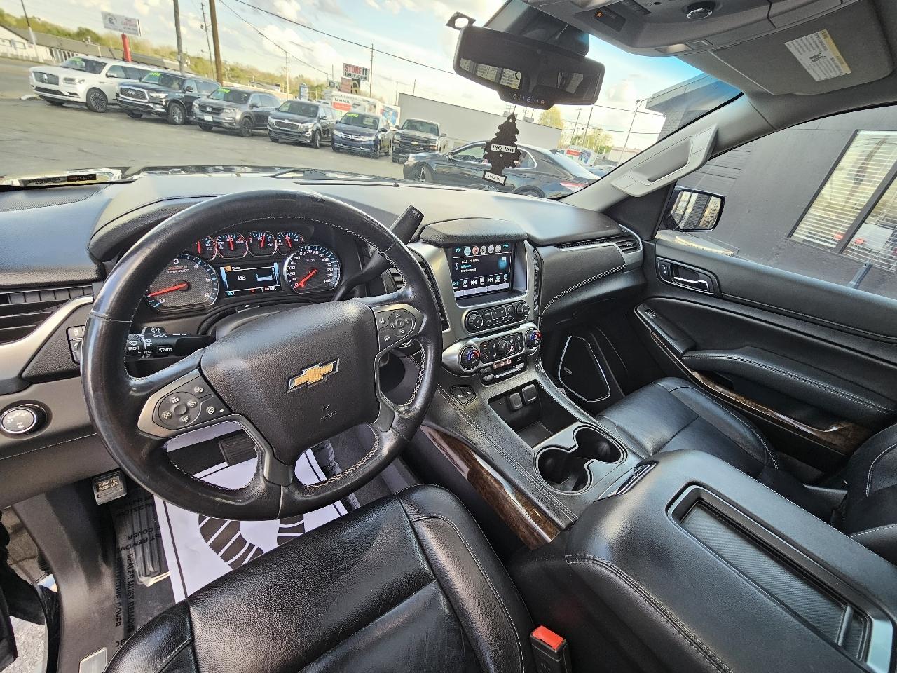 Chevrolet Suburban 4WD 4dr 1500 LT 2019