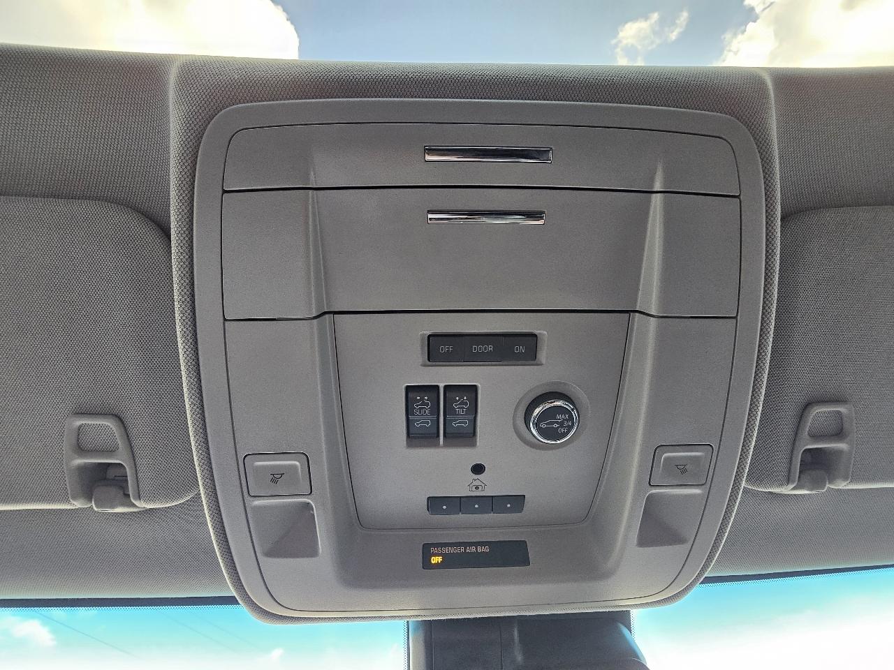 Chevrolet Suburban 4WD 4dr 1500 LT 2019