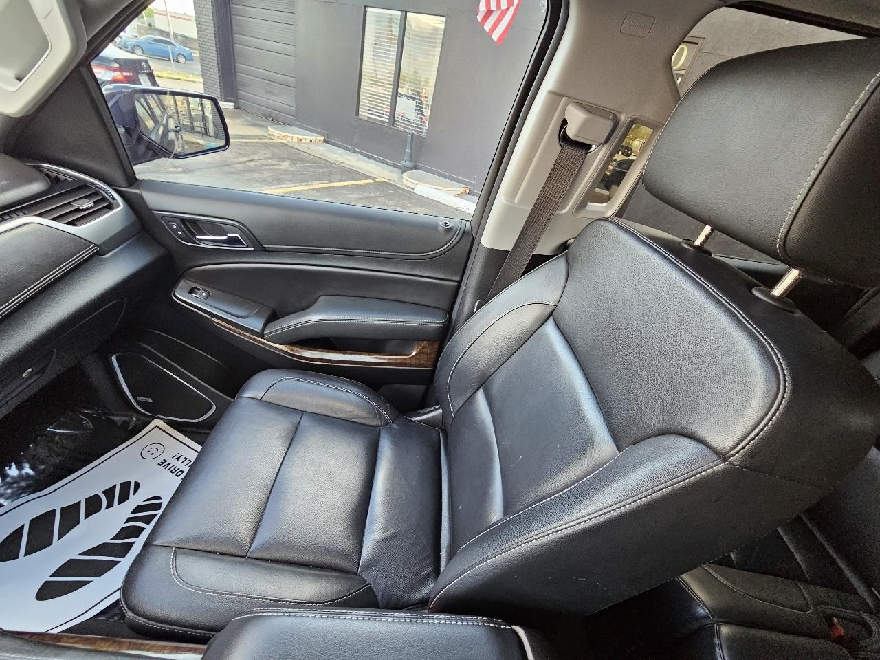 Chevrolet Suburban 4WD 4dr 1500 LT 2019