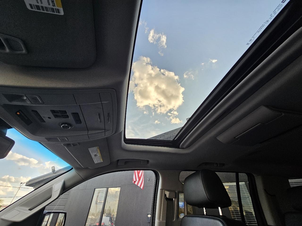 Chevrolet Suburban 4WD 4dr 1500 LT 2019