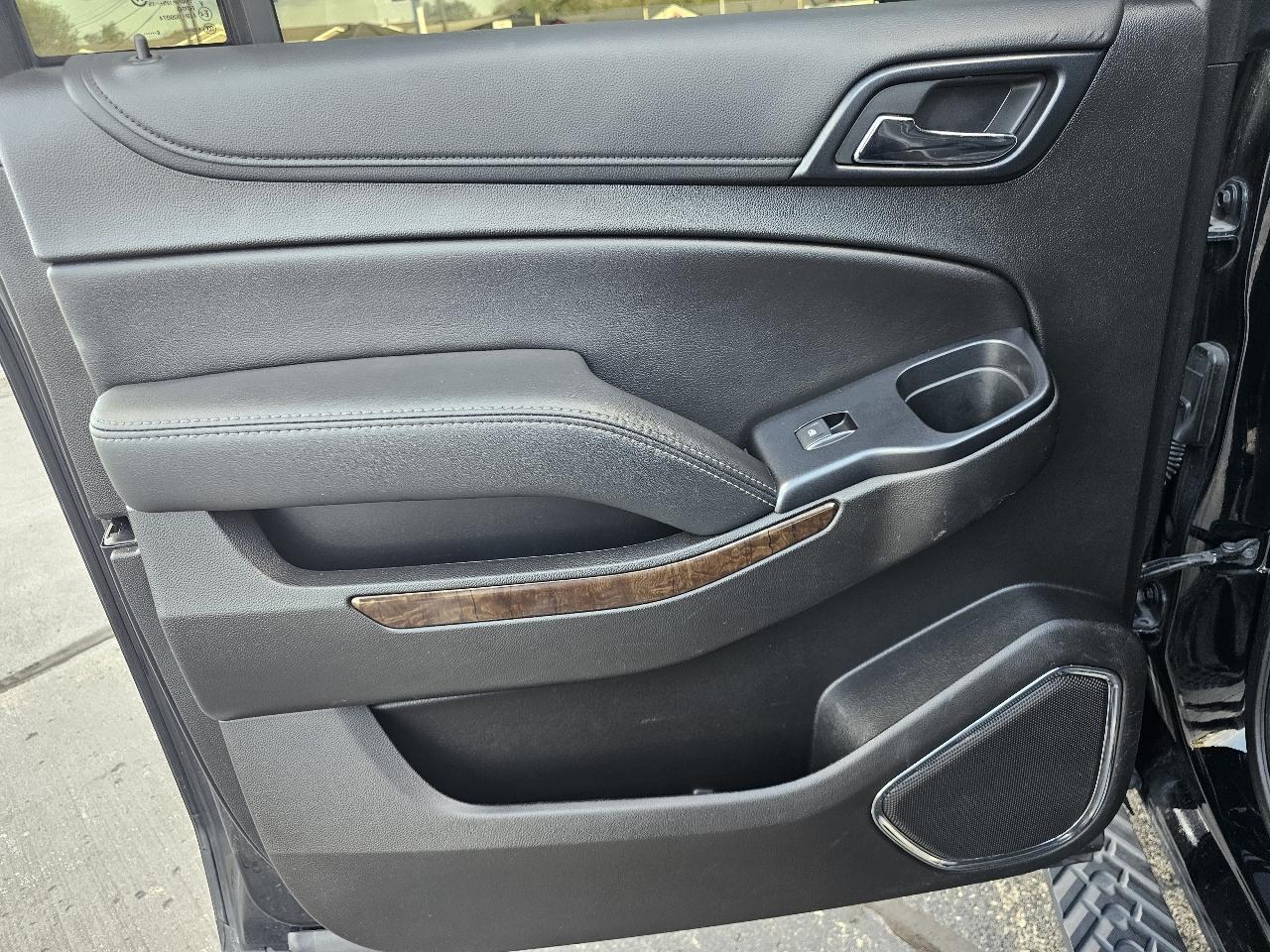 Chevrolet Suburban 4WD 4dr 1500 LT 2019