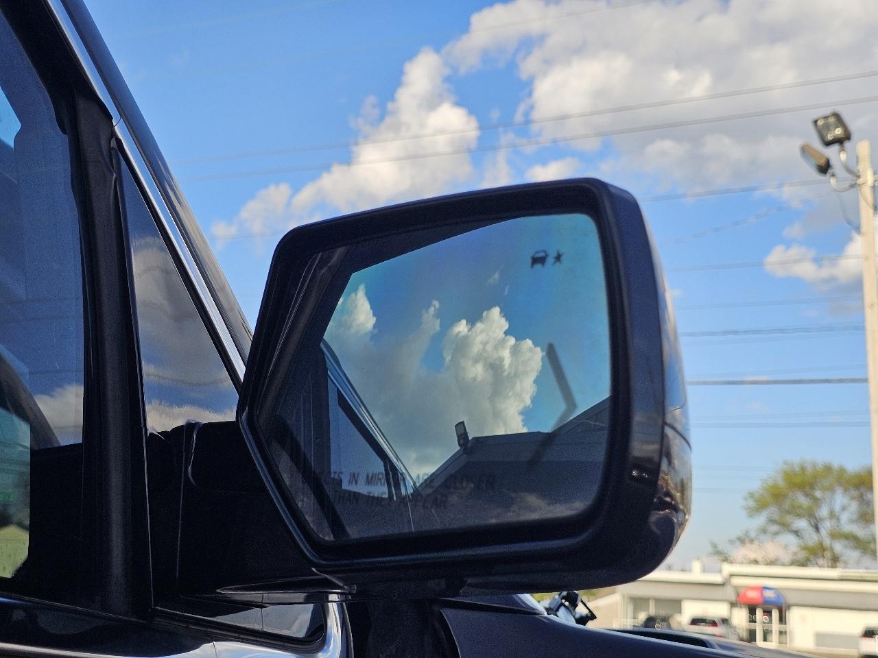 Chevrolet Suburban 4WD 4dr 1500 LT 2019