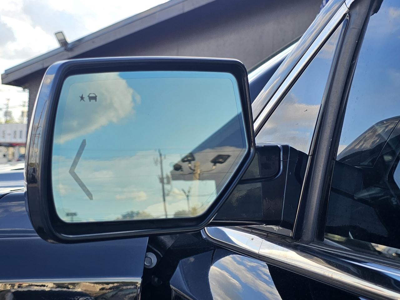 Chevrolet Suburban 4WD 4dr 1500 LT 2019