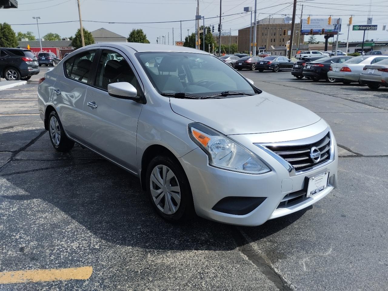 Nissan Versa 4dr Sdn CVT 1.6 SV 2016