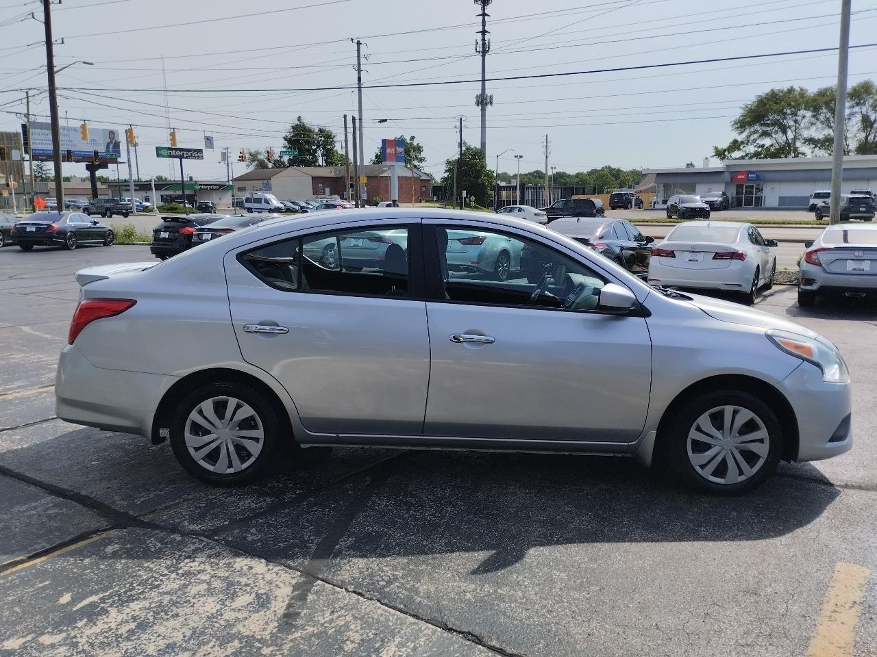 Nissan Versa 4dr Sdn CVT 1.6 SV 2016