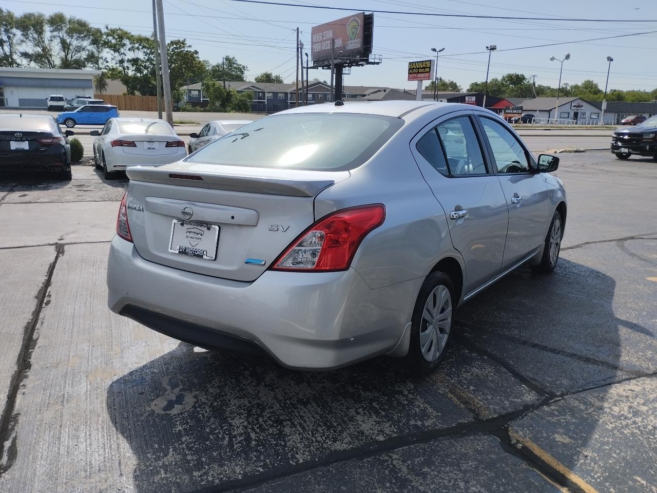 Nissan Versa 4dr Sdn CVT 1.6 SV 2016
