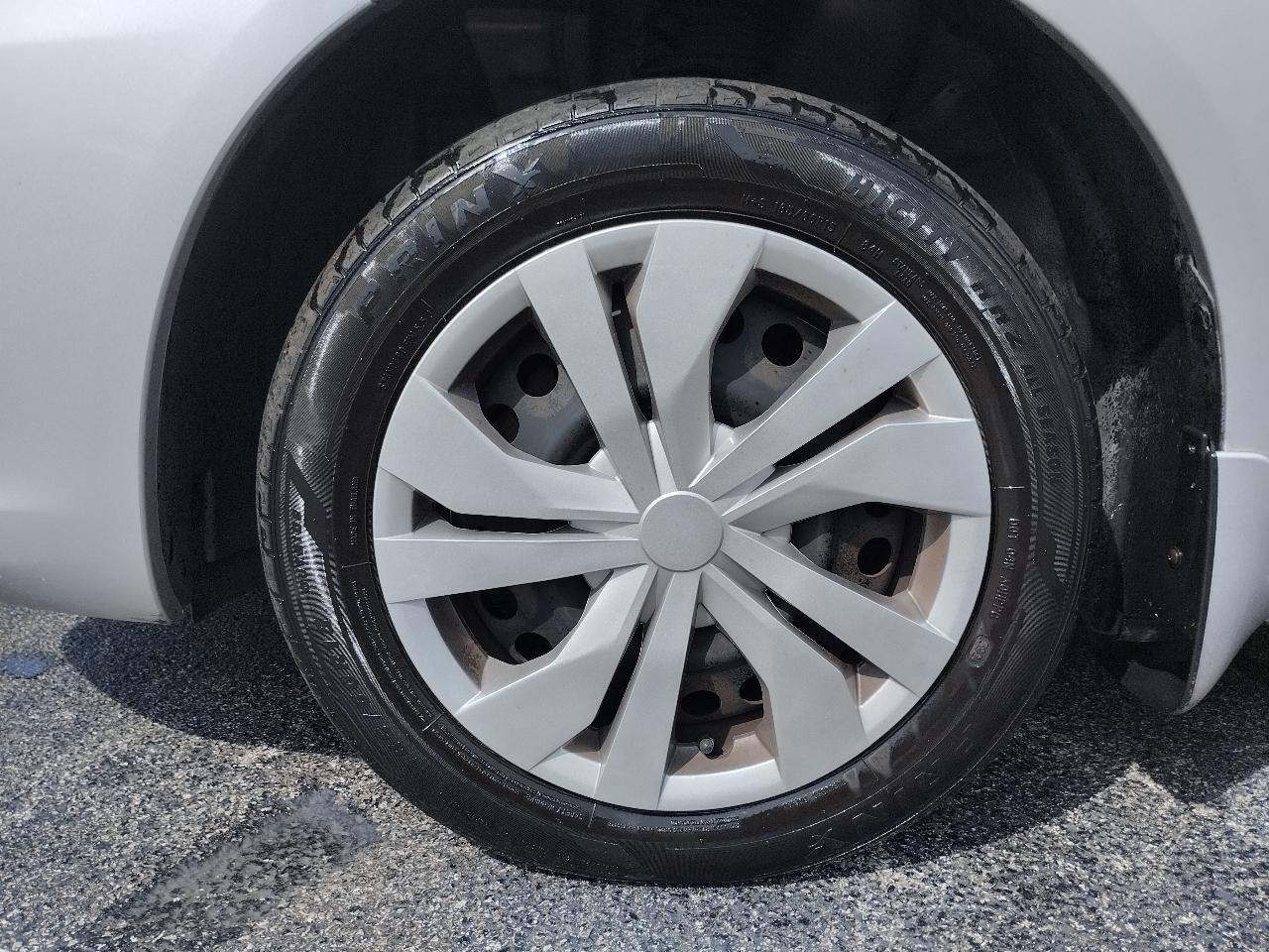 Nissan Versa 4dr Sdn CVT 1.6 SV 2016