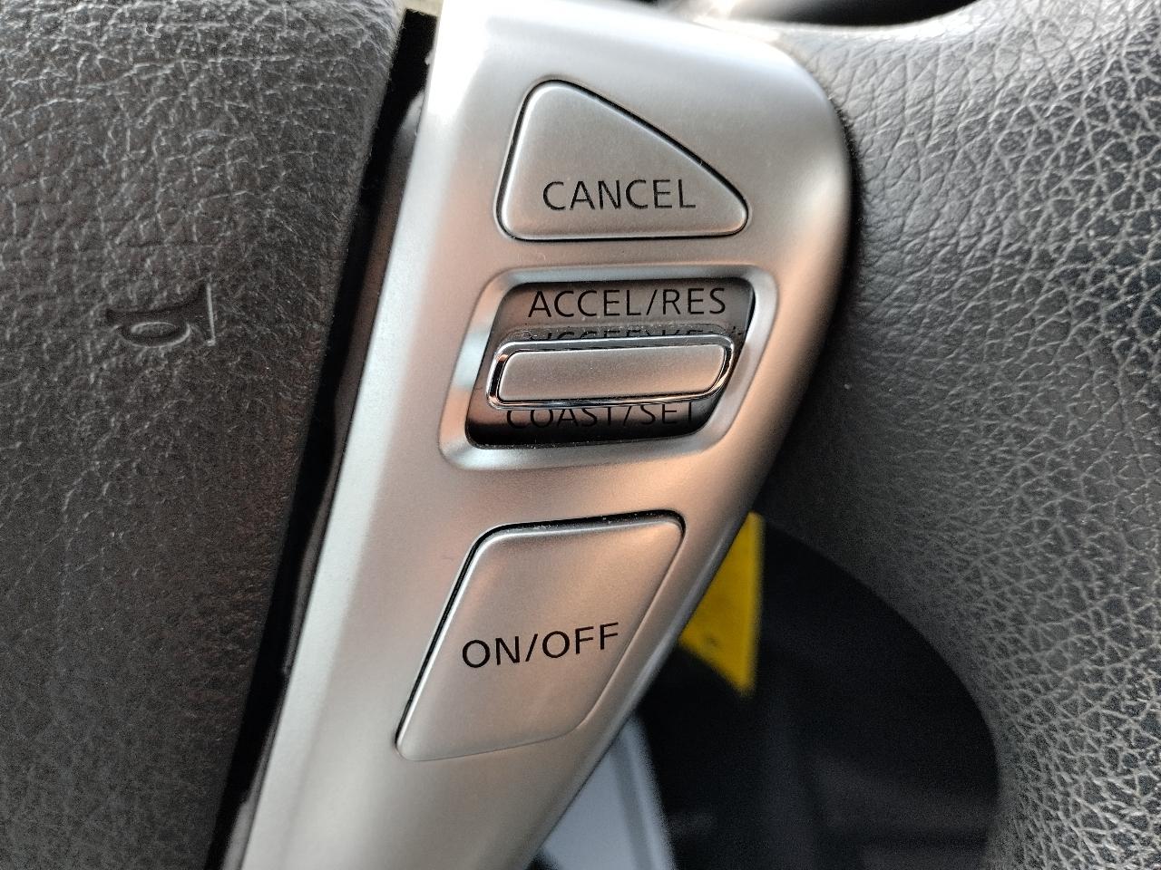 Nissan Versa 4dr Sdn CVT 1.6 SV 2016