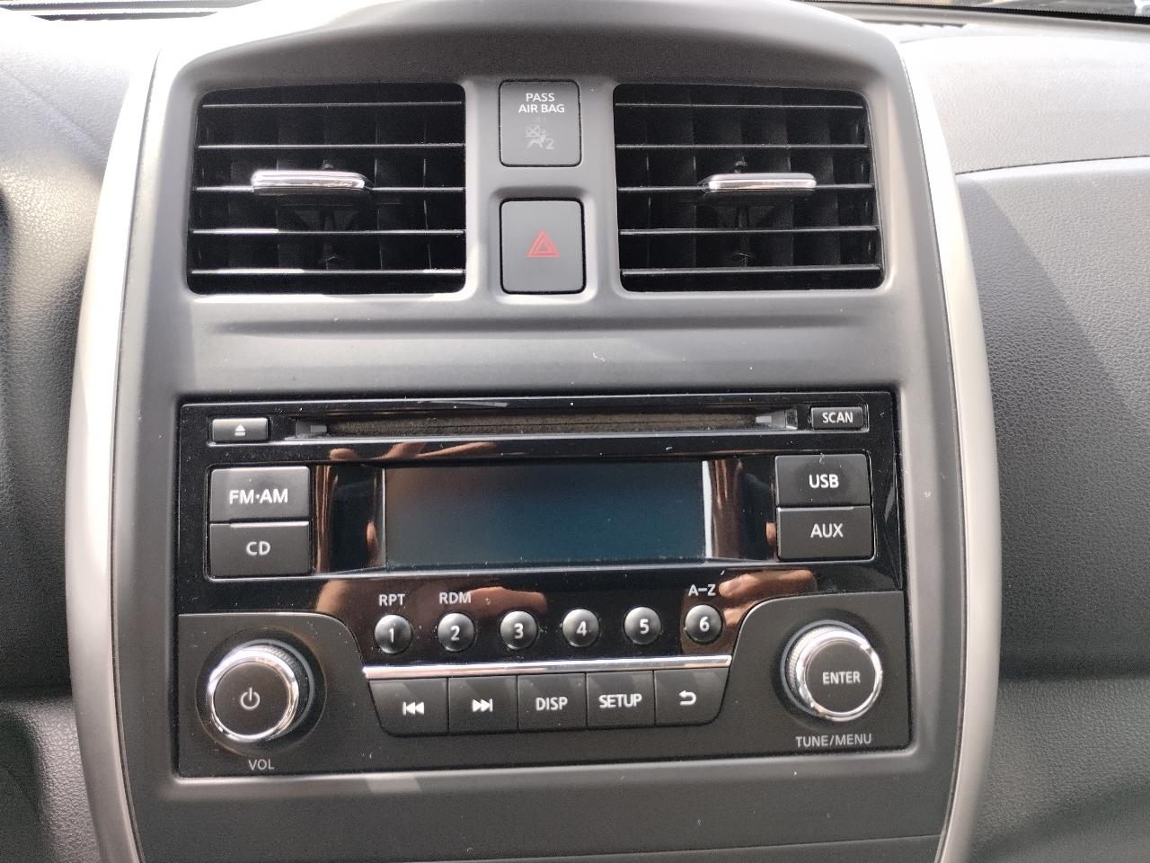 Nissan Versa 4dr Sdn CVT 1.6 SV 2016